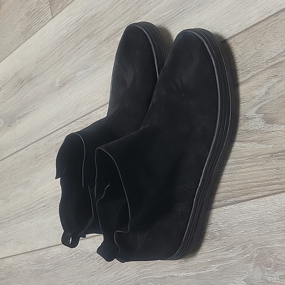 Natori Size 8 Black Real Suede Sneaker Bootie - Picture 1 of 8